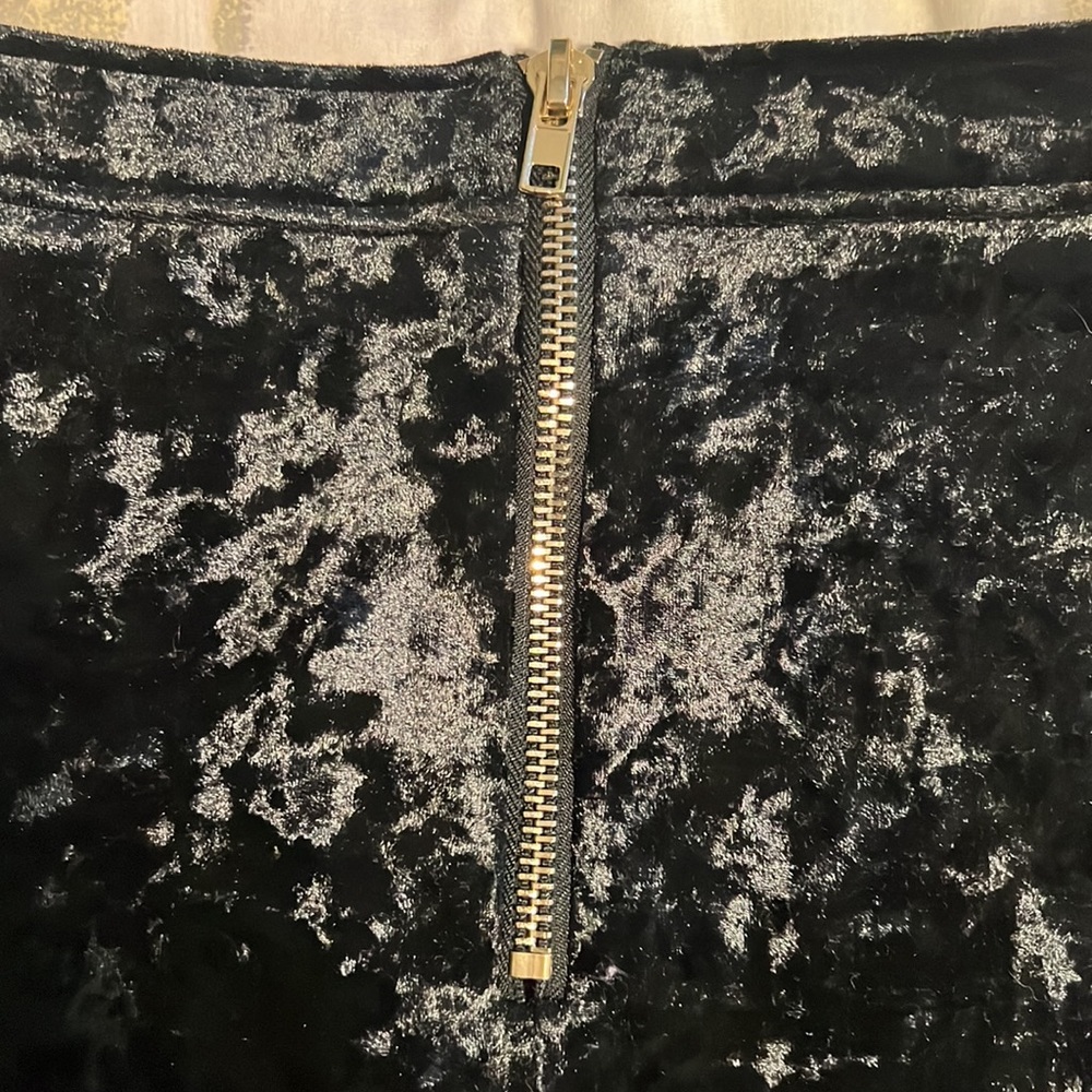 Velvet mini skirt - Picture 2 of 4